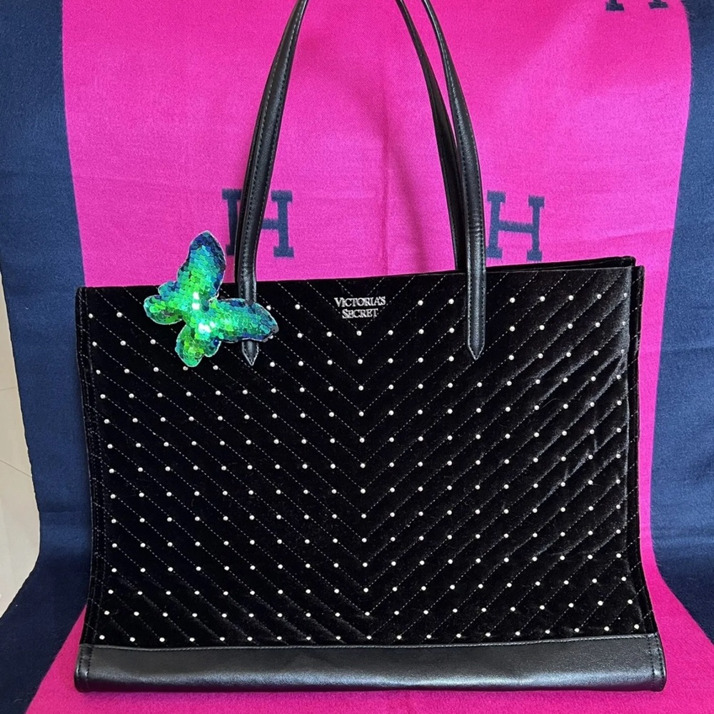 Victoria’s Secret Black Tote Brand New 

Material: Velvet Studded
Color: Black